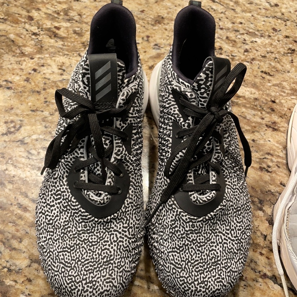 Adidas black & white alpha bounce